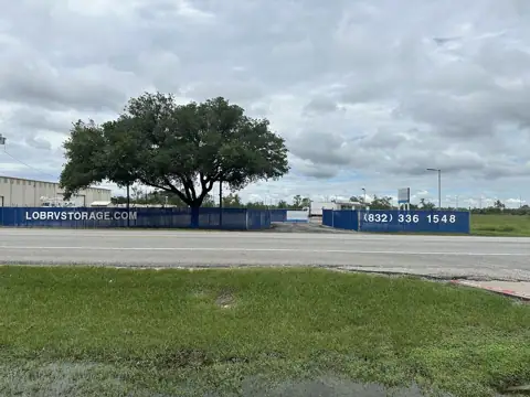 Lonesome Oak Boat & RV Storage, LLC. in Alvin, TX