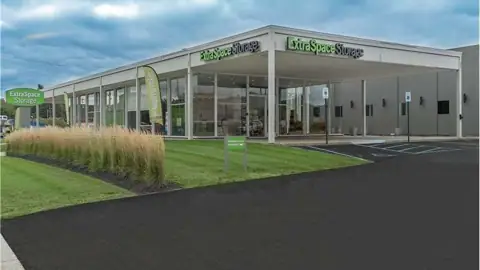 Extra Space Storage in Lansing, MI