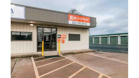 Mini Mall Storage in Cleveland, TX