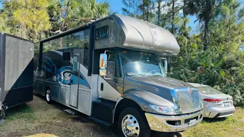 16th Ave NE Vehicle Storage in Naples, FL