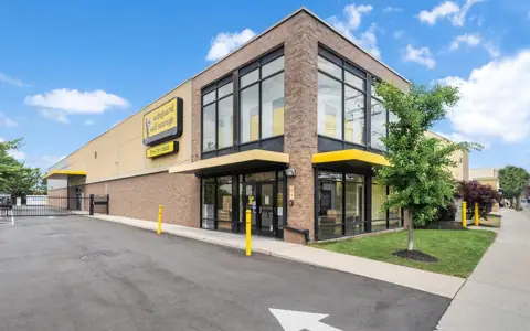 Safeguard Self Storage in Hewlett, NY